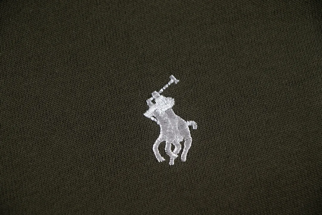 P220 Color: Gray Green/Khaki/Original White Size: S M L This year’s ultra-popular half-zipper design gives the upper body an old-money and lazy look. When the zipper is opened, it can be used as a large lapel, making it more fashionable! Comes with a comfortable and comfortable label, one-click dressing without any brain-braining